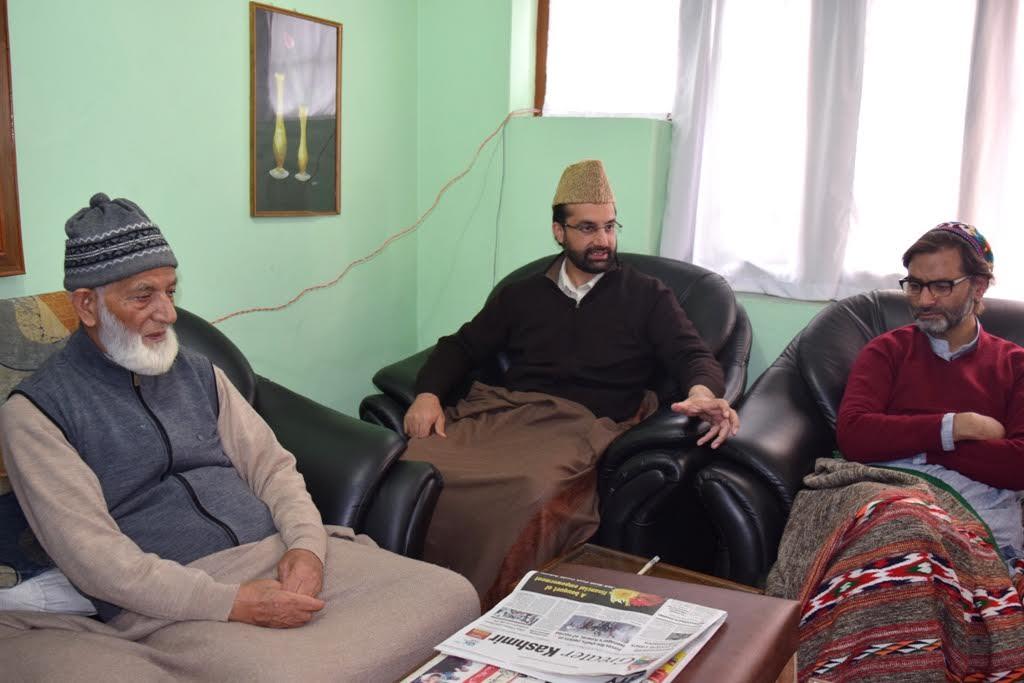 Mirwaiz, Malik join TeH's Seerat Conference